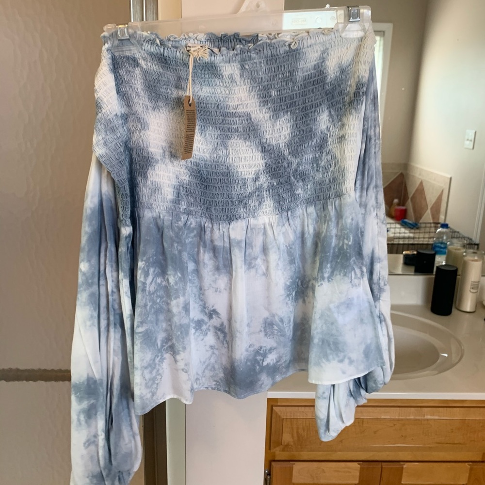 American Eagle open shoulder top